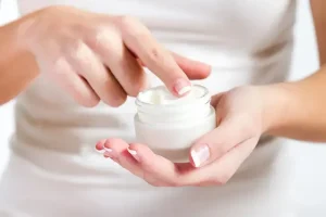 کرم یا ژل ترمیم‌کننده بعد از لیزر