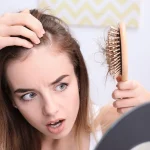ریزش مو پاییزی؛ چرا در پاییز بیشتر مو می‌ریزد و چه باید کرد؟